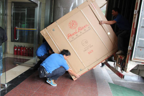 满洲里钢琴贵重工艺品无忧运